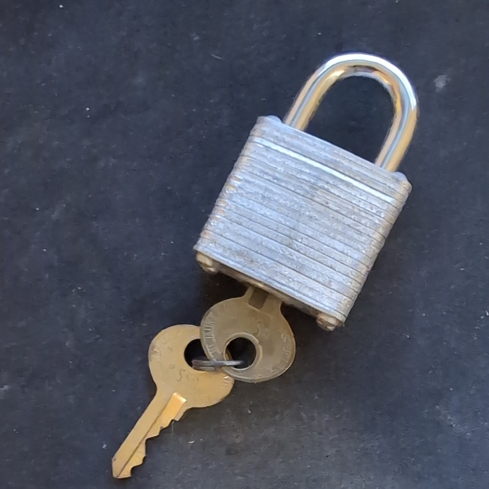 Masterlock No 7 Small Silver Lock with Two Keys P550